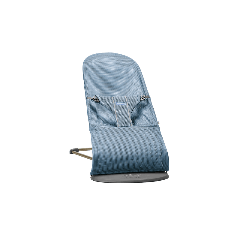 hamaca bliss mesh de babybjorn en color azul pizarra.