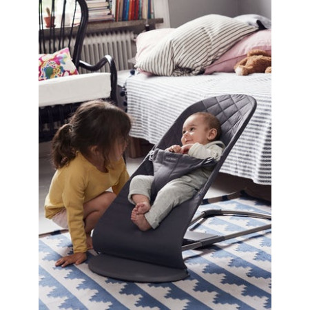 hamaca bliss cotton de babybjorn para bebés de 0 a 2 años.