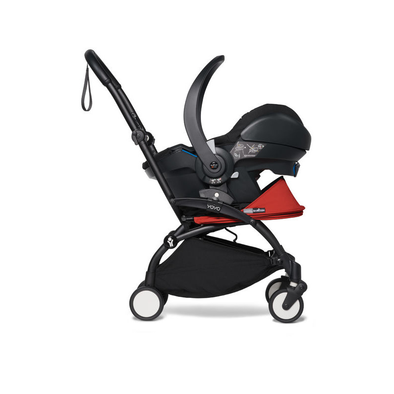 YOYO car seat by BeSafe en una yoyo con chasis negro y color red