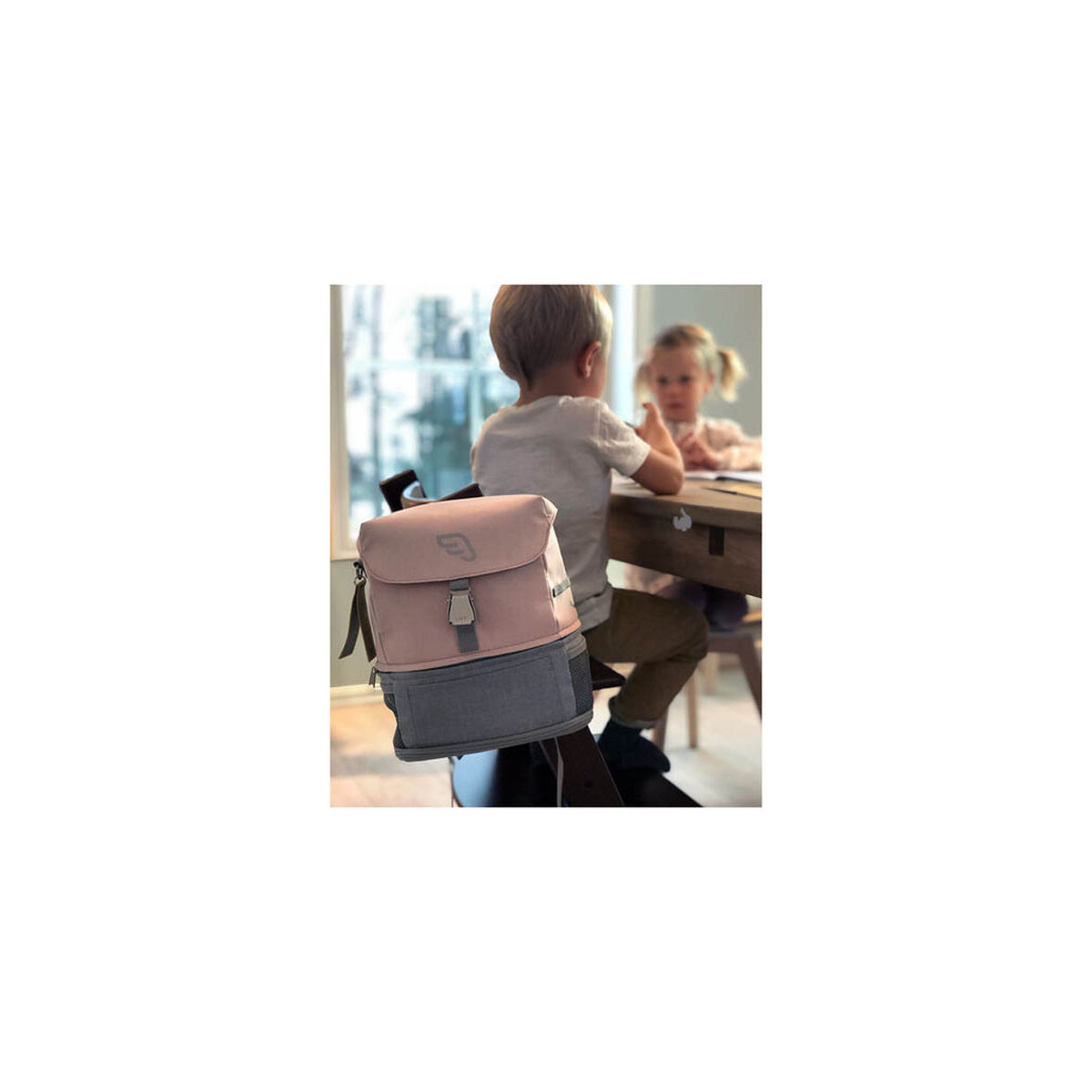 mochila crew backpack de stokke en el color pink lemonade