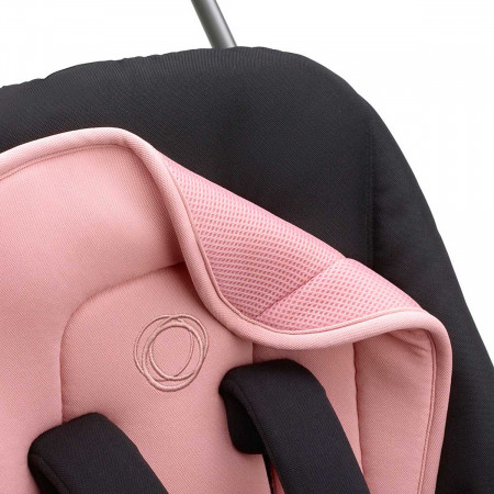 Colchoneta integral 2022 de Bugaboo, completamente reversible, logo bordado en ambas caras.