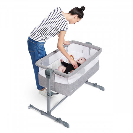 Minicuna Neste Air 3 en 1 de Kinderkraft, tiene una malla en los 4 lados para una ventilación óptima y poder ver a tu bebé.