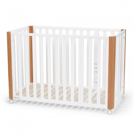 Minicuna Koya 4 en 1 de Kinderkraft, también es una cama donde podrá dormir un niño más grande.