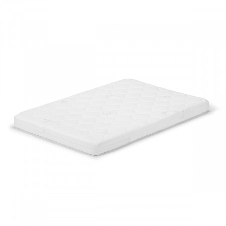 Minicuna Koya 4 en 1 de Kinderkraft, incluye un colchón que mide 90 x 60 cm, que te servirá para minicuna y colecho.