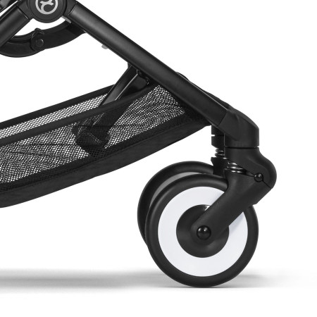 Silla de paseo Libelle 2022 de Cybex. Las suaves suspensiones de las ruedas delanteras garantizan un manejo estable y cómodo.