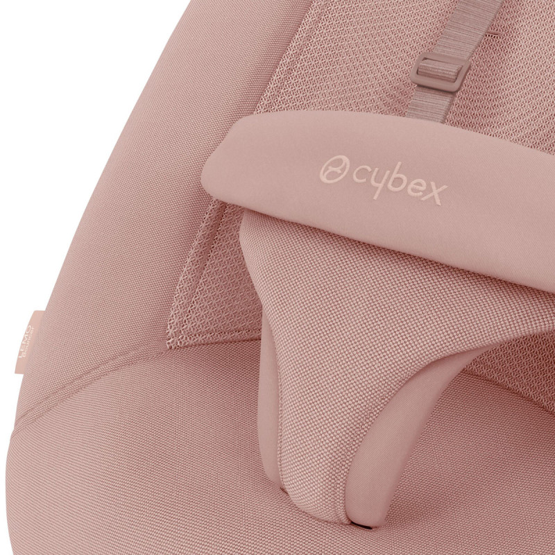 Hamaca Lemo de Cybex con sistema de retención fácil y seguro: un arnés blando acolchado y unas correas para los hombros.