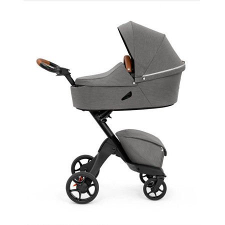 Cochecito Xplory X de Stokke en el color modern grey.