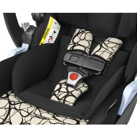 Tanto el reposacabezas y los cinturones son regulables simultáneamente en 6 posiciones.