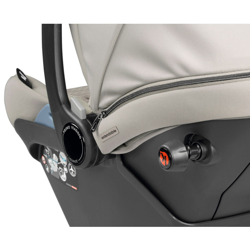 En caso de colisión lateral, esta pieza protege al niño ya que reduce las fuerzas del impacto.