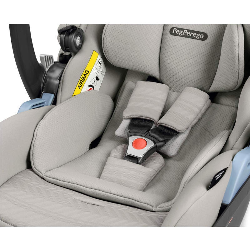 Tanto el reposacabezas y los cinturones son regulables simultáneamente en 6 posiciones.