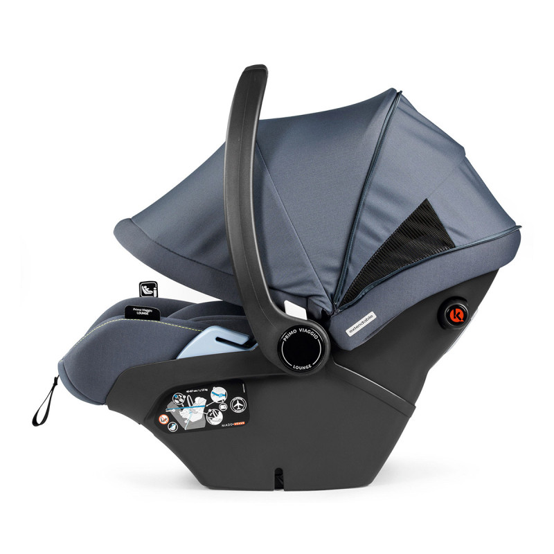 Cuenta con una amplia capota extensible UPF 50+ con red para la ventilación.