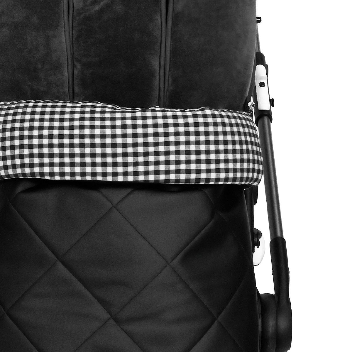 Vista detalle del saco para silla universal, JACOBO CC negro con Pelo en el interior negro, de Uzturre.