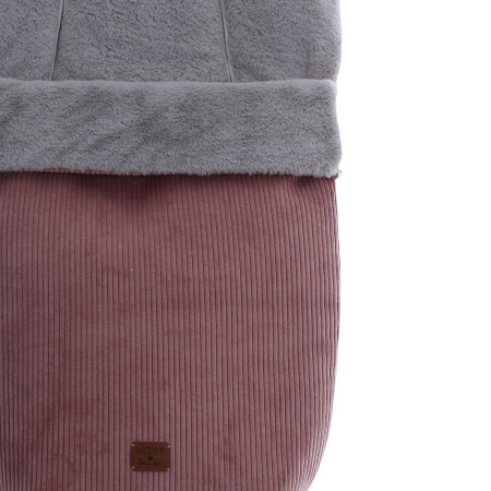 Vista detallada del saco de silla para invierno, Pana rosa con interior Mouton gris de Uzturre.