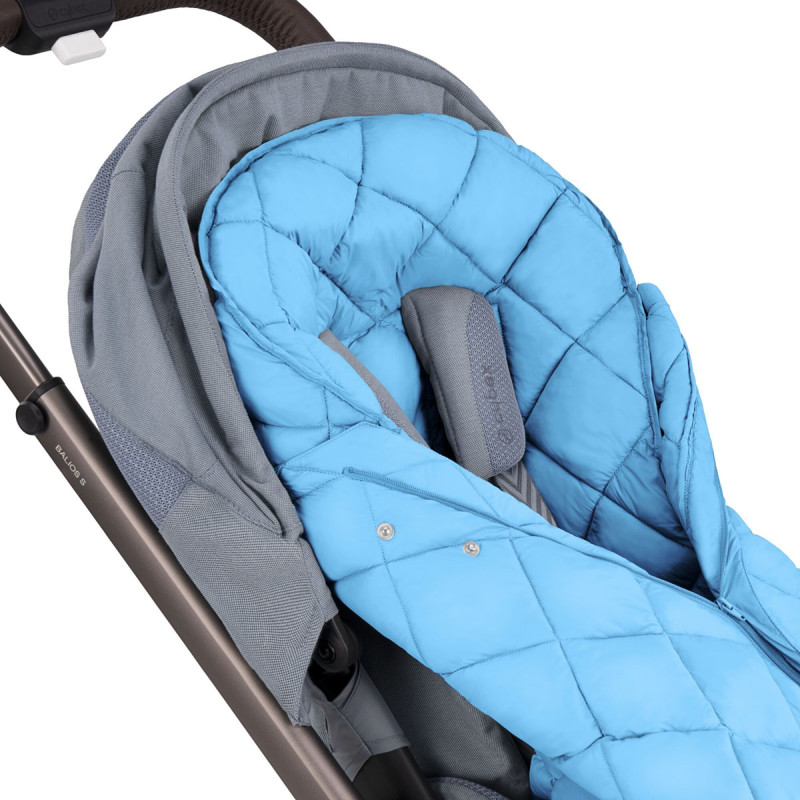 Saco de silla universal Snooga 2 de Cybex, con capota ajustable tanto para el frío como para el calor.