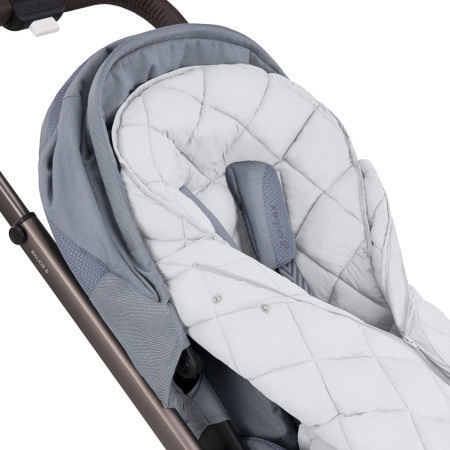 Saco de silla universal Snooga 2 de Cybex, con capota ajustable tanto para el frío como para el calor.