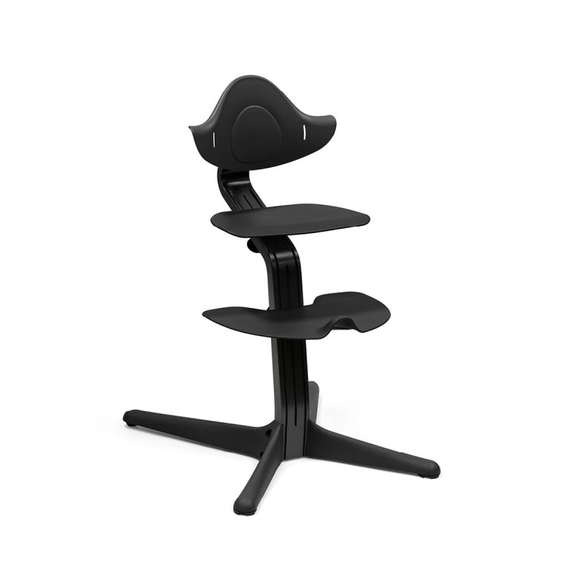 Trona evolutiva Nomi de Stokke en color negro completamente.