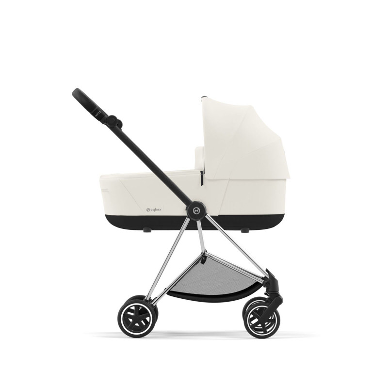 Cochecito Mios Platinum de Cybex, chasis chrome black y color de tejidos en off white.
