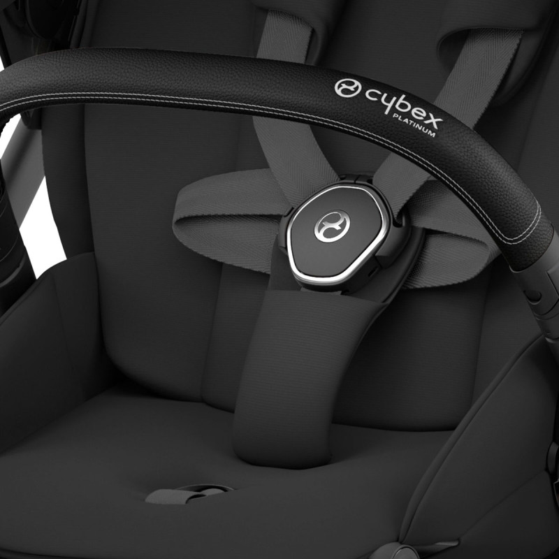 Silla de paseo Mios Platinum de Cybex, arnés con sistema “One Pull” hace que el ajuste sea fácil y más cómodo para tu bebé.