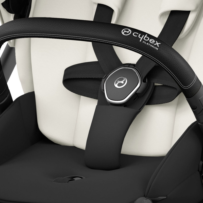 Silla de paseo Mios Platinum de Cybex, arnés con sistema “One Pull” hace que el ajuste sea fácil y más cómodo para tu bebé.