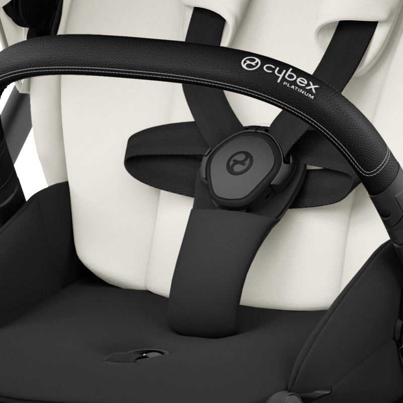 Silla de paseo Mios Platinum de Cybex, arnés con sistema “One Pull” hace que el ajuste sea fácil y más cómodo para tu bebé.