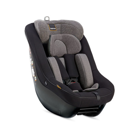 Silla de coche Darwin Next Stage de Inglesina en el color vulcan black.