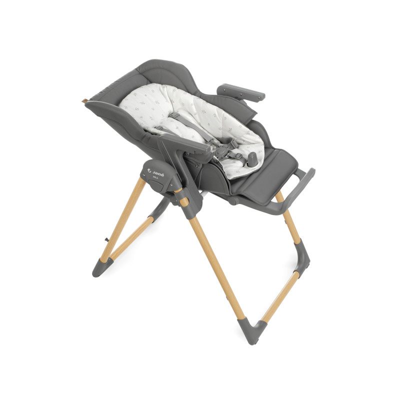 la trona inclina bastante, para que se pueda echar una siesta después de comer