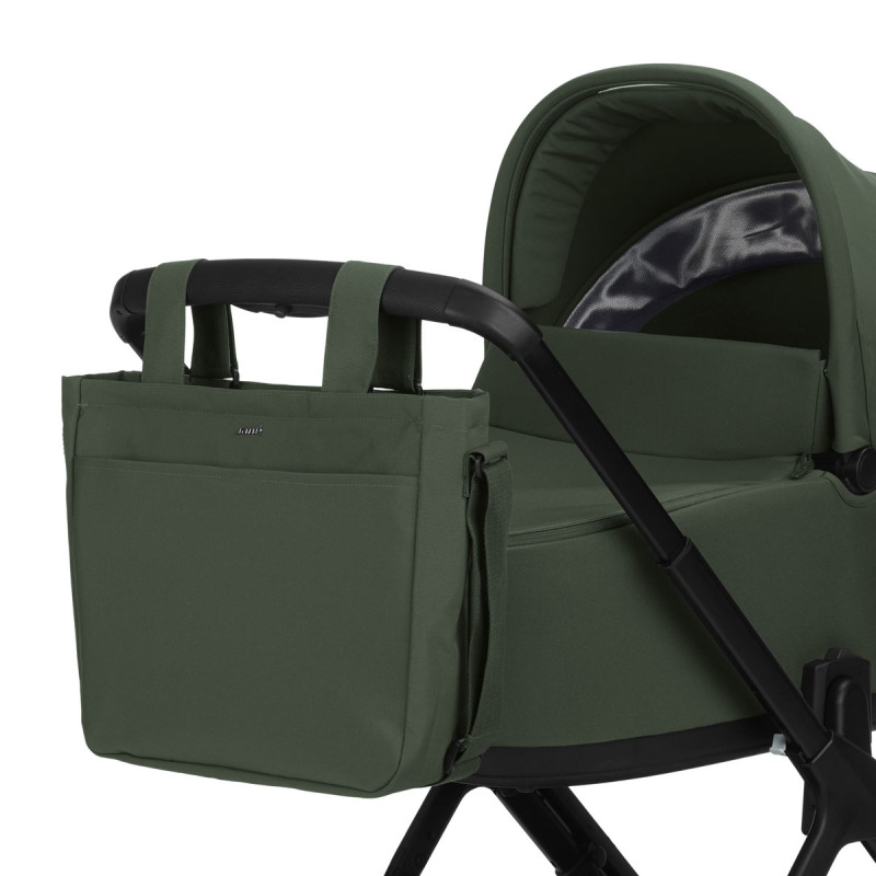 bolso para carrito de bebé Stroller bag de Jané en color verde botanic colgado del manillar