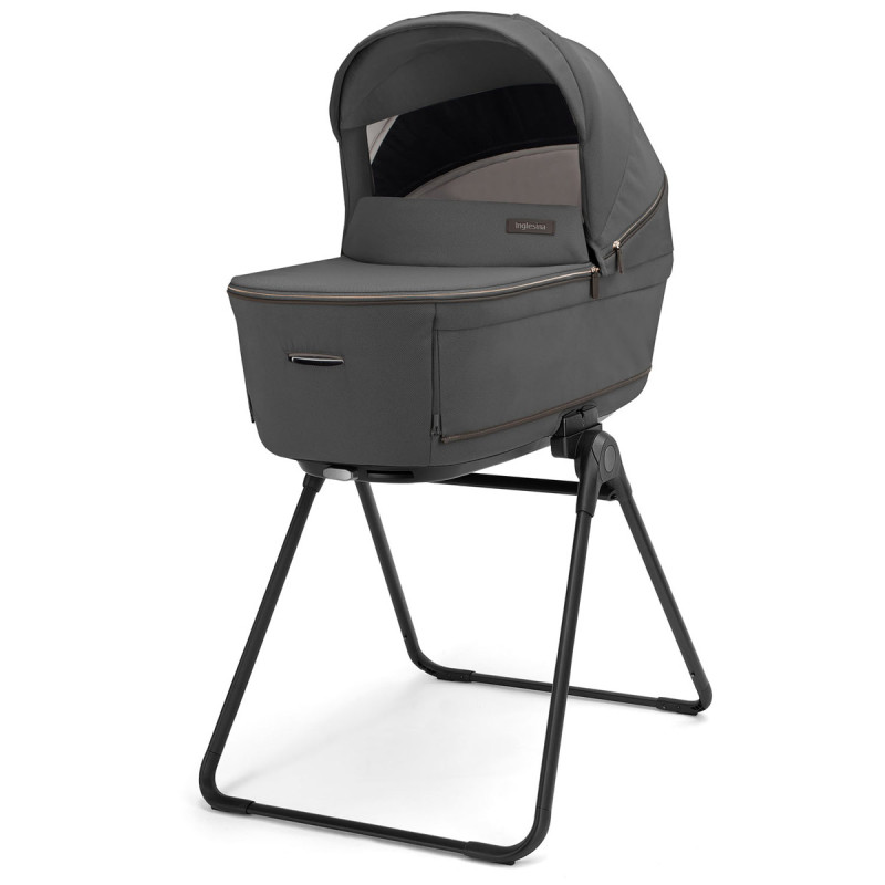 capazo sobre soporte del carrito DUO Aptica de Inglesina en gris marble grey