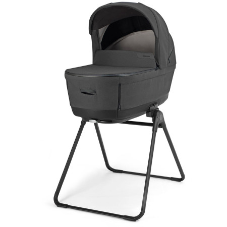 capazo sobre soporte del carrito DUO Aptica XT de Inglesina en gris magnet grey