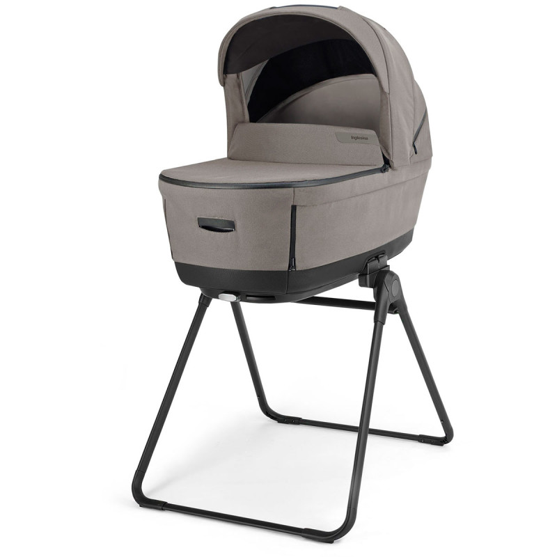 capazo sobre soporte del carrito DUO Aptica XT de Inglesina en tundra beige