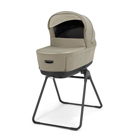 soporte para capazo del carrito Electa de Inglesina en hangar beige
