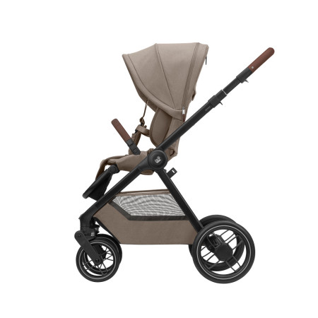 vista lateral de la silla de paseo del carrito de bebé Oxford+ de Maxi-Cosi en beige twillic truffle