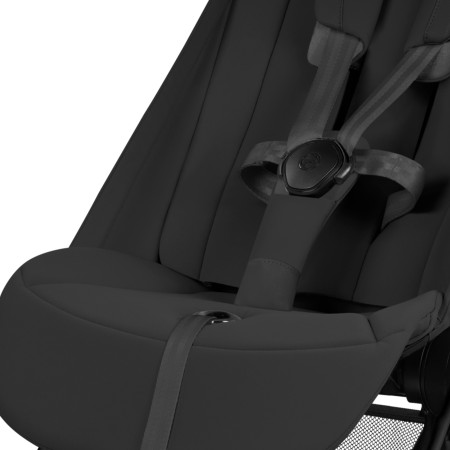 detalle del arnes de la coya en sepia black y chasis matt black