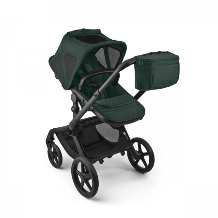 bolso organizador de bugaboo en verde fern green colgado del carrito para bebé