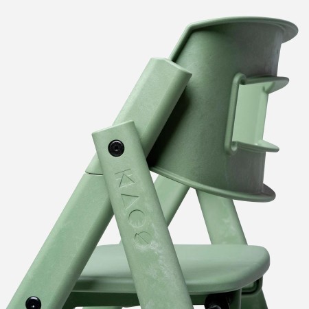 detalle de la trona evolutiva plegable Klapp de KAOS en verde Mineral Green