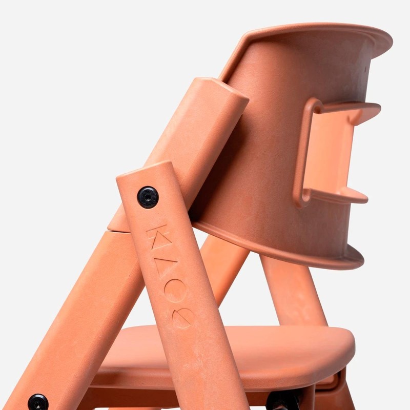 detalle de la trona evolutiva plegable Klapp de KAOS en rosa Terracotta Pink