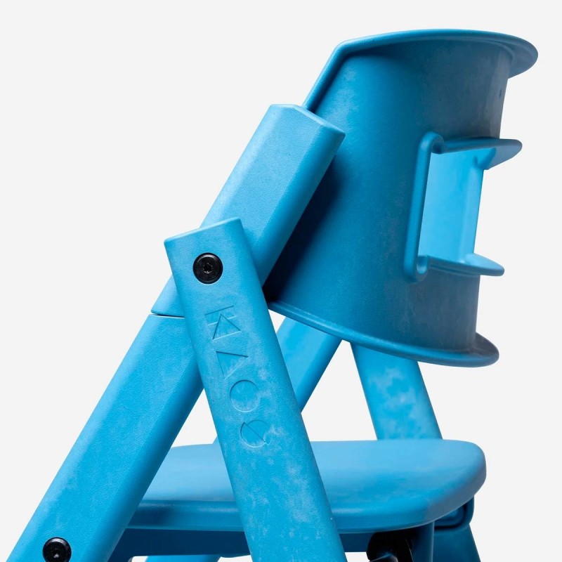 detalle de la trona evolutiva plegable Klapp de KAOS en azul Swedish Blue