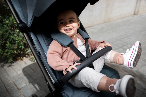 niño sentado en la silla de paseo Clap 3 de Jané 2026