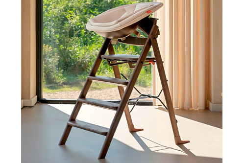 pack de la trona evolutiva Klapp de KAOS con asiento de recién nacido en salón