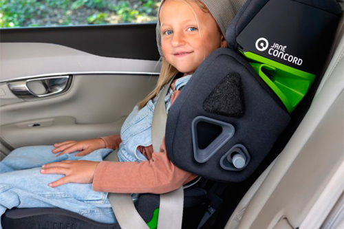 niña sobre silla de coche para grupo 2-3 iwinner de jané