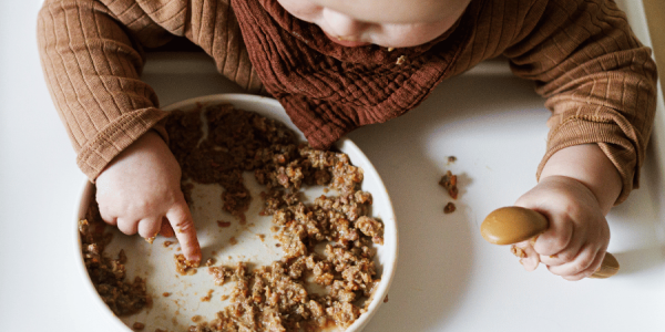 Cómo iniciar la alimentación sólida del bebé: guía práctica y segura